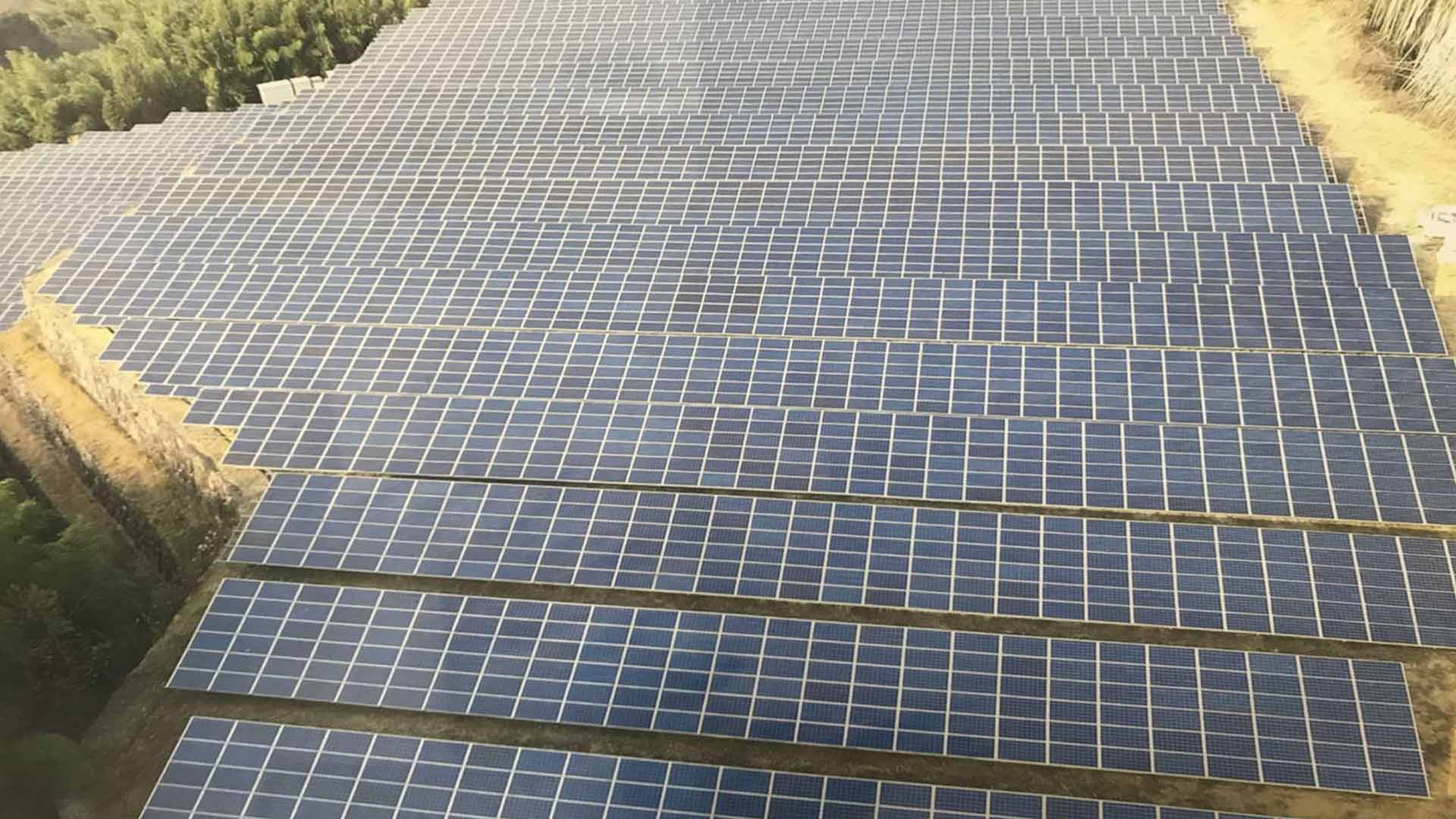 Huge Energy tarafından tamamlanan birkaç dağ yamacı güneş enerjisi projesi
